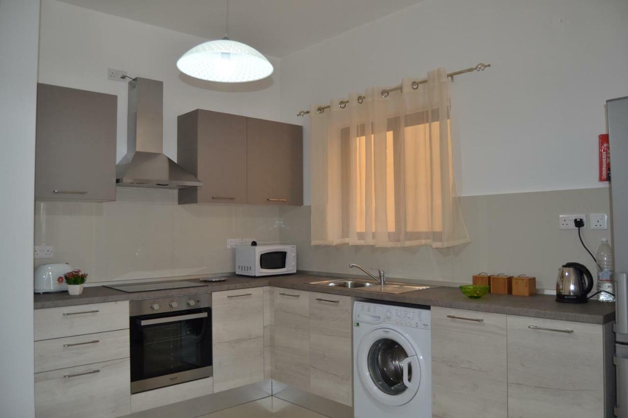 Mellieha Town Centre Bright & Spacious 3 Bedroom Apartment Esterno foto