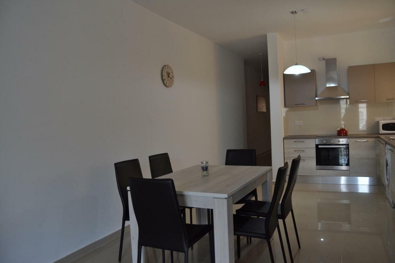 Mellieha Town Centre Bright & Spacious 3 Bedroom Apartment Esterno foto